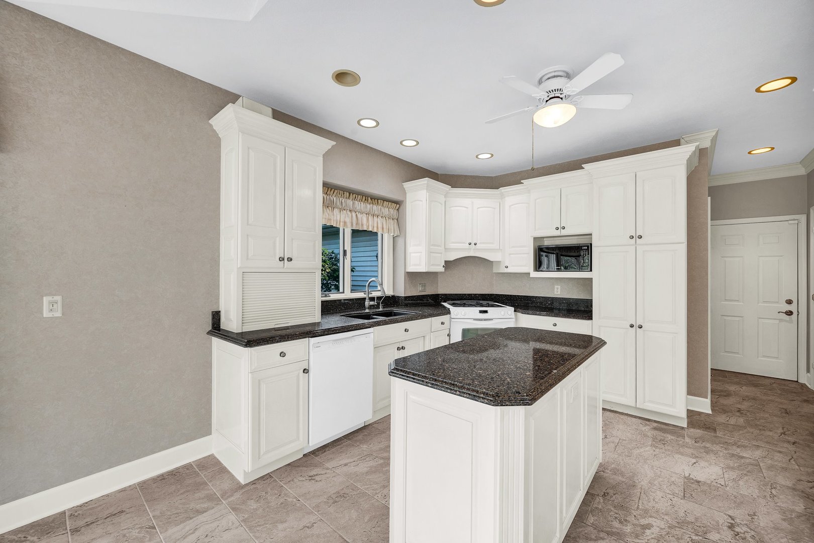 2109 Hackberry Road, Bloomington, IL 61704