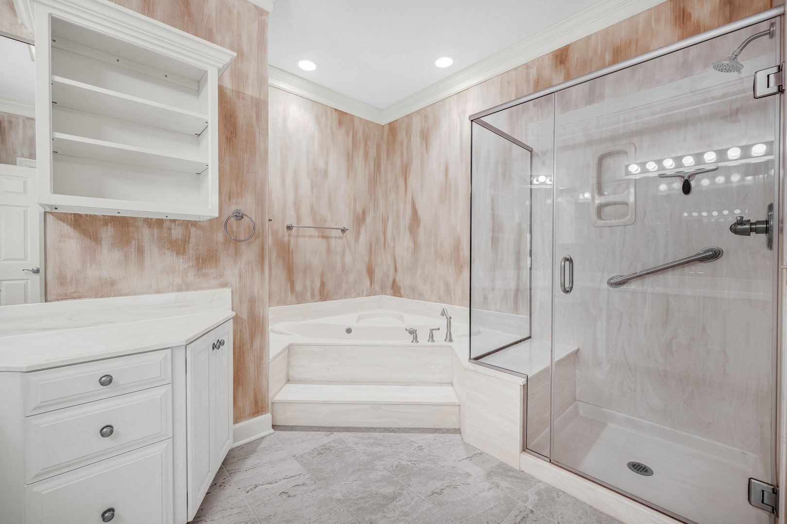 2109 Hackberry Road, Bloomington, IL 61704