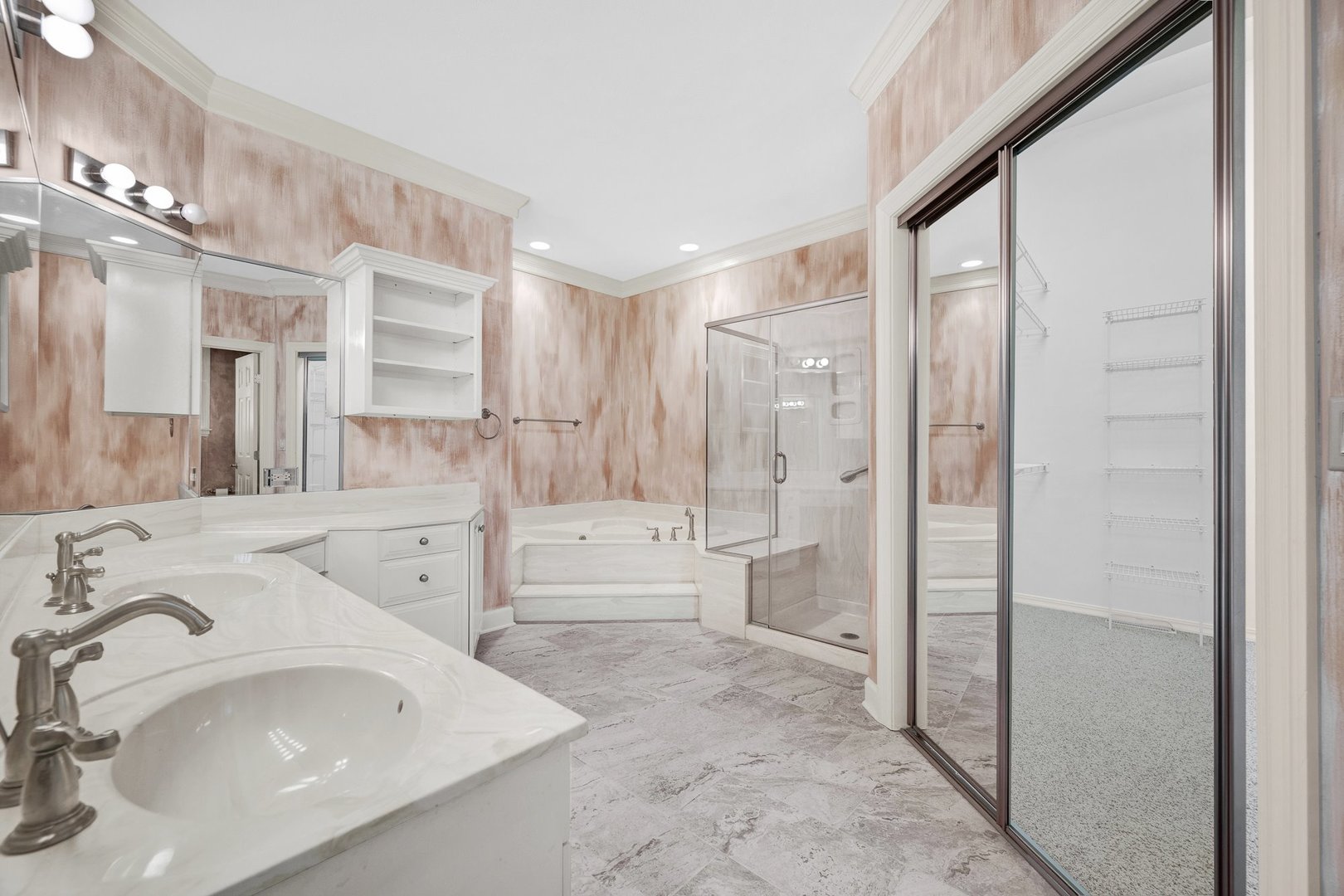 2109 Hackberry Road, Bloomington, IL 61704