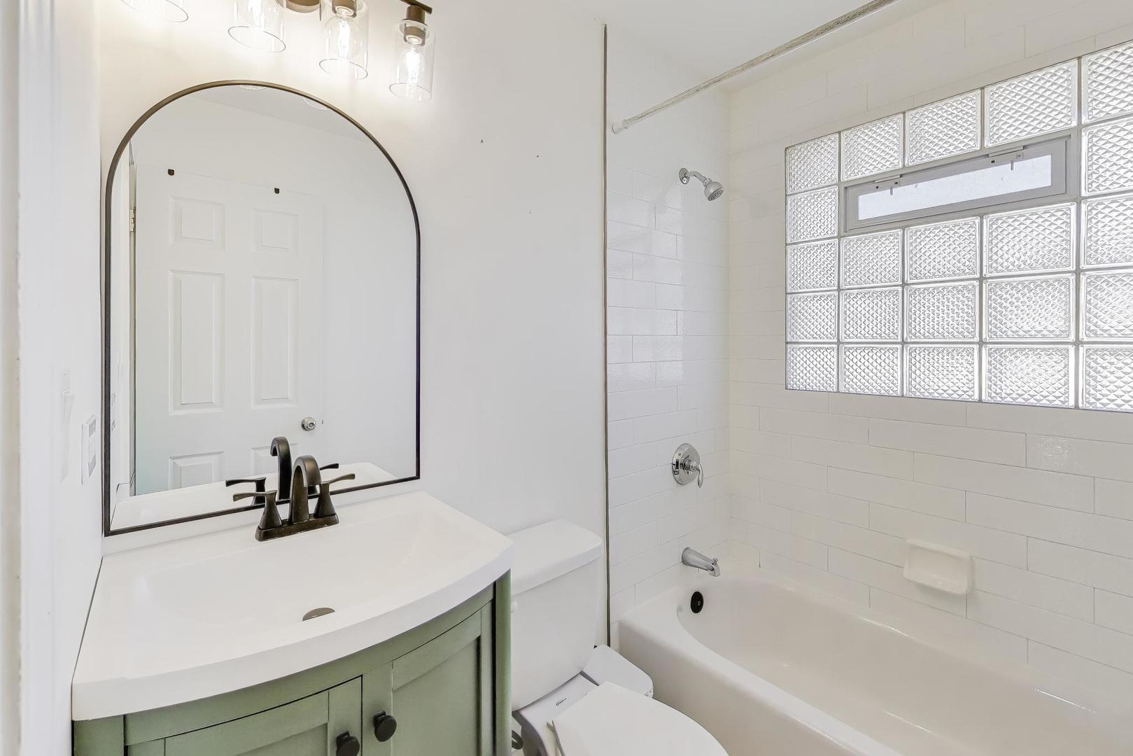 122 59th Street, Willowbrook, IL 60527