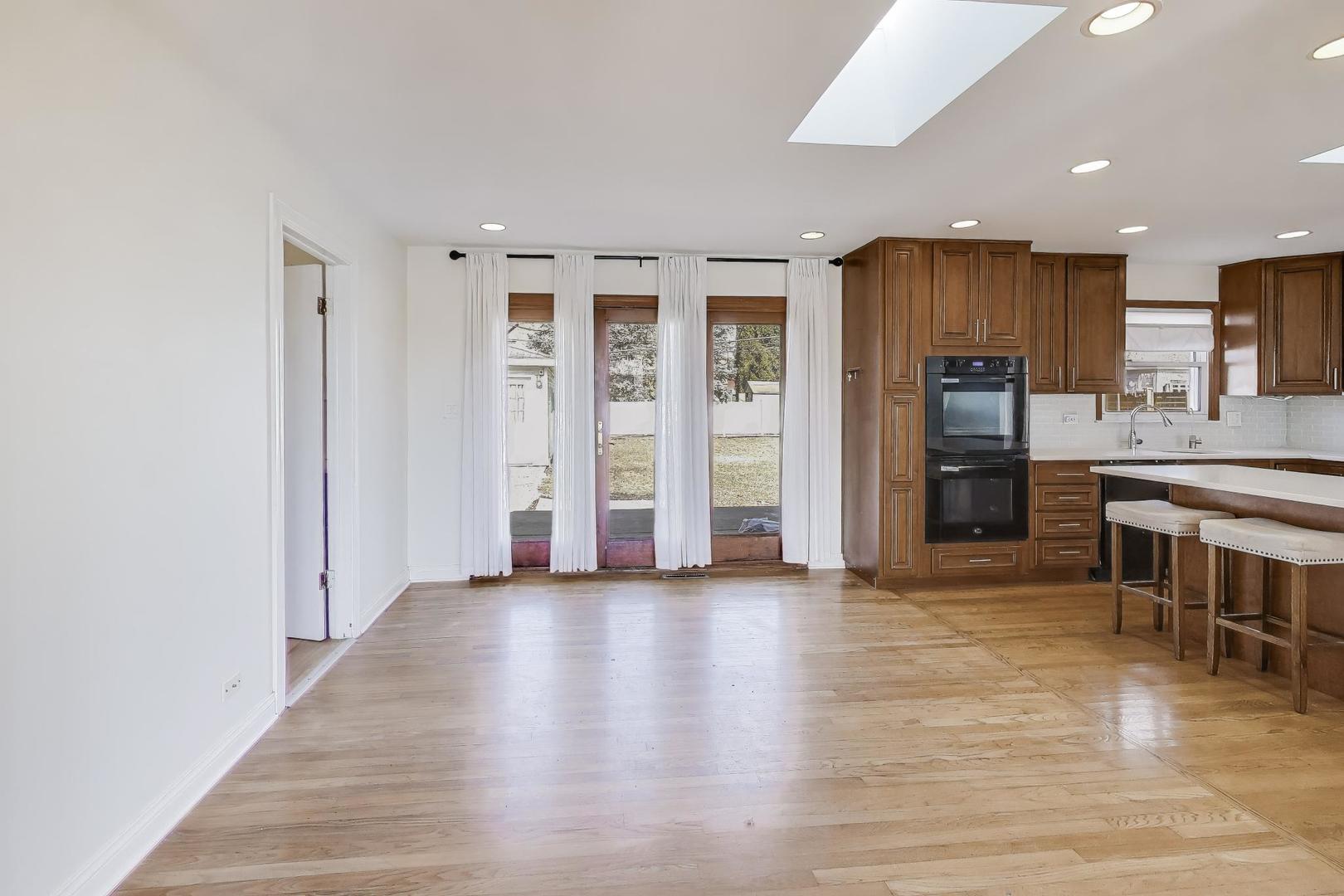 122 59th Street, Willowbrook, IL 60527