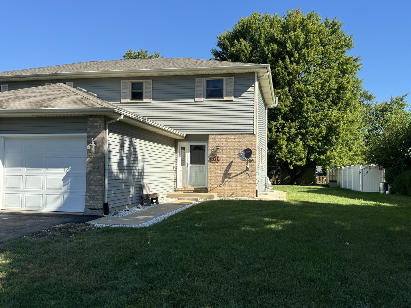 405 Elm Street #B, Yorkville, IL 60560