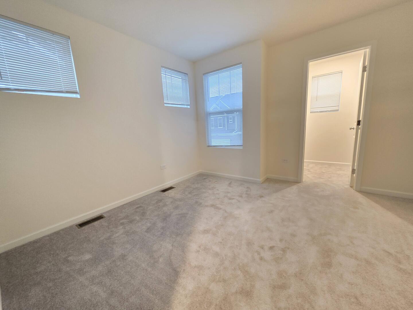 2272 Horseshoe Circle #09004, Naperville, IL 60564