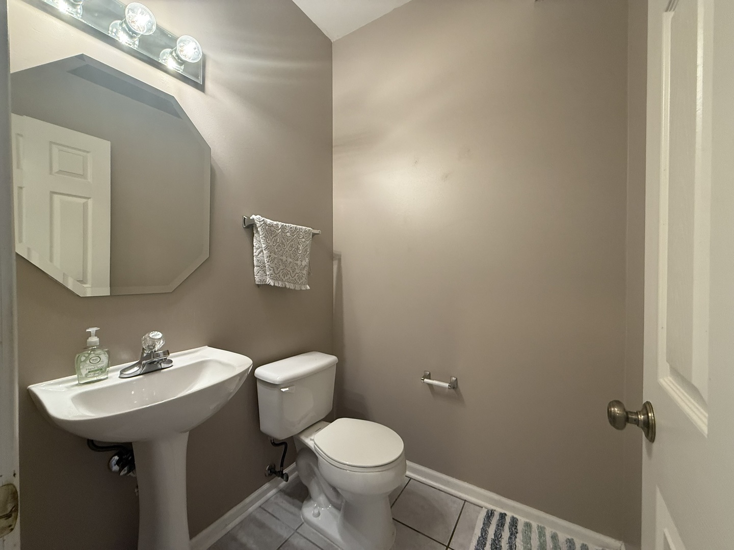 2914 Rutland Circle, Naperville, IL 60564