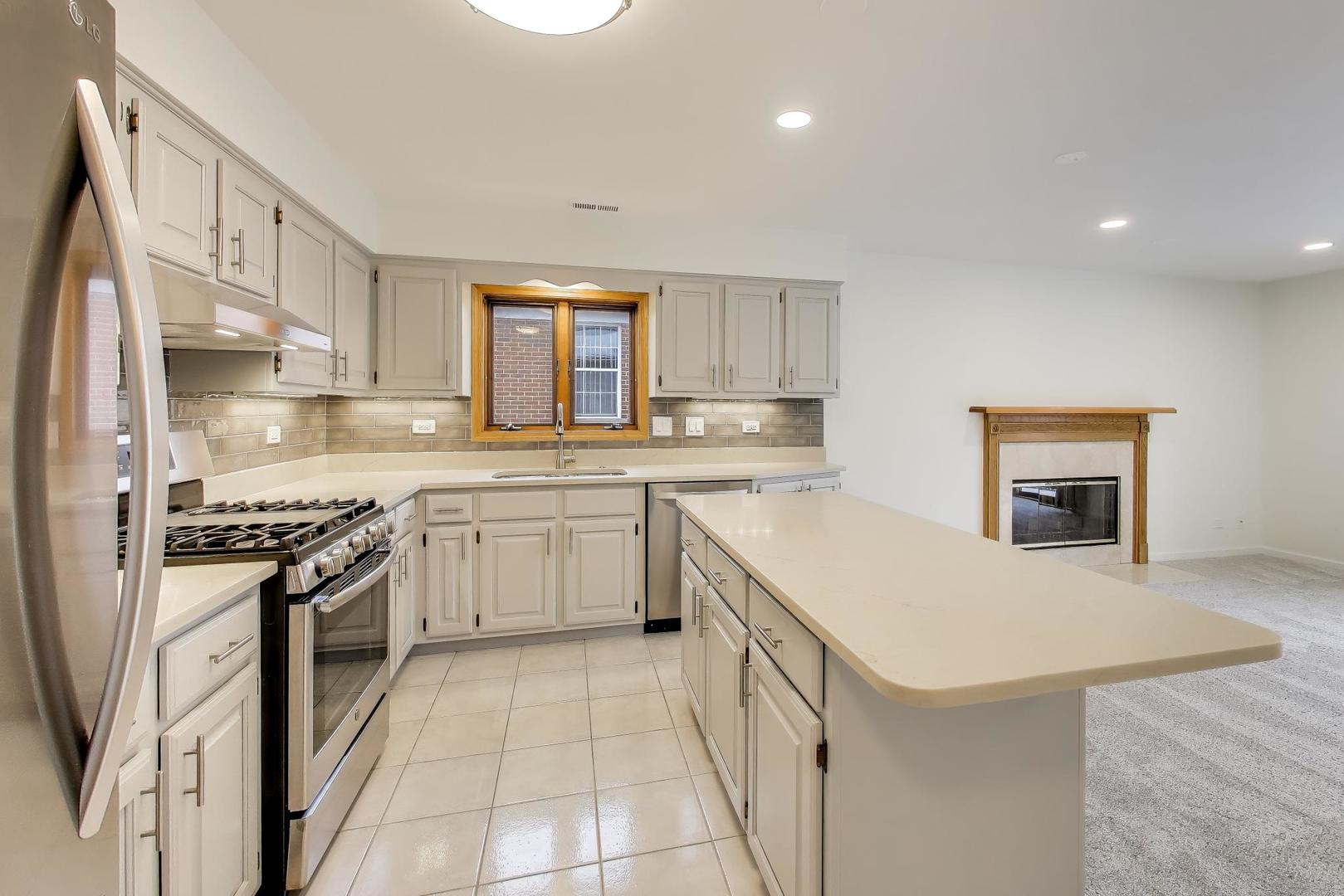 1209 E Davis Street #3, Arlington Heights, IL 60005