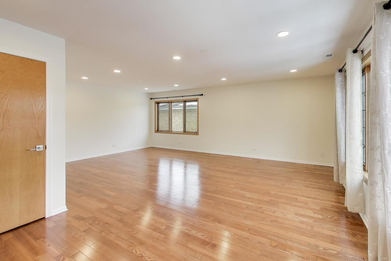 1209 E Davis Street #3, Arlington Heights, IL 60005