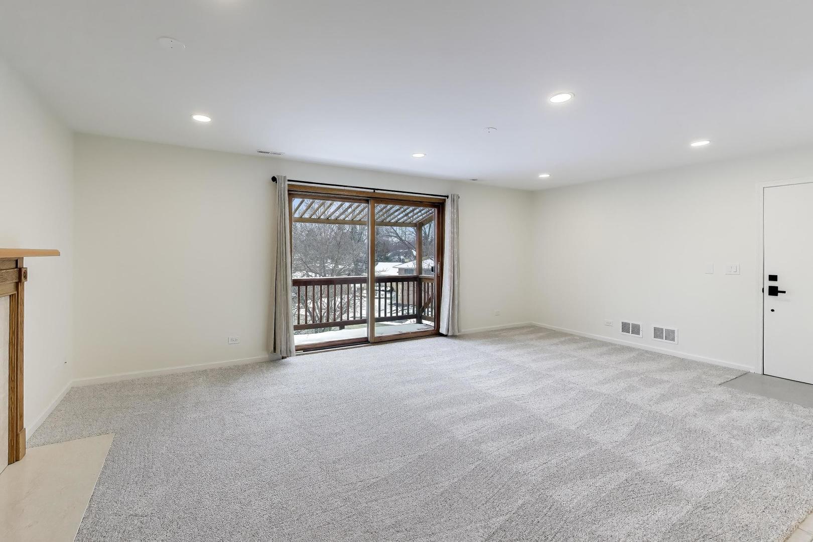 1209 E Davis Street #3, Arlington Heights, IL 60005