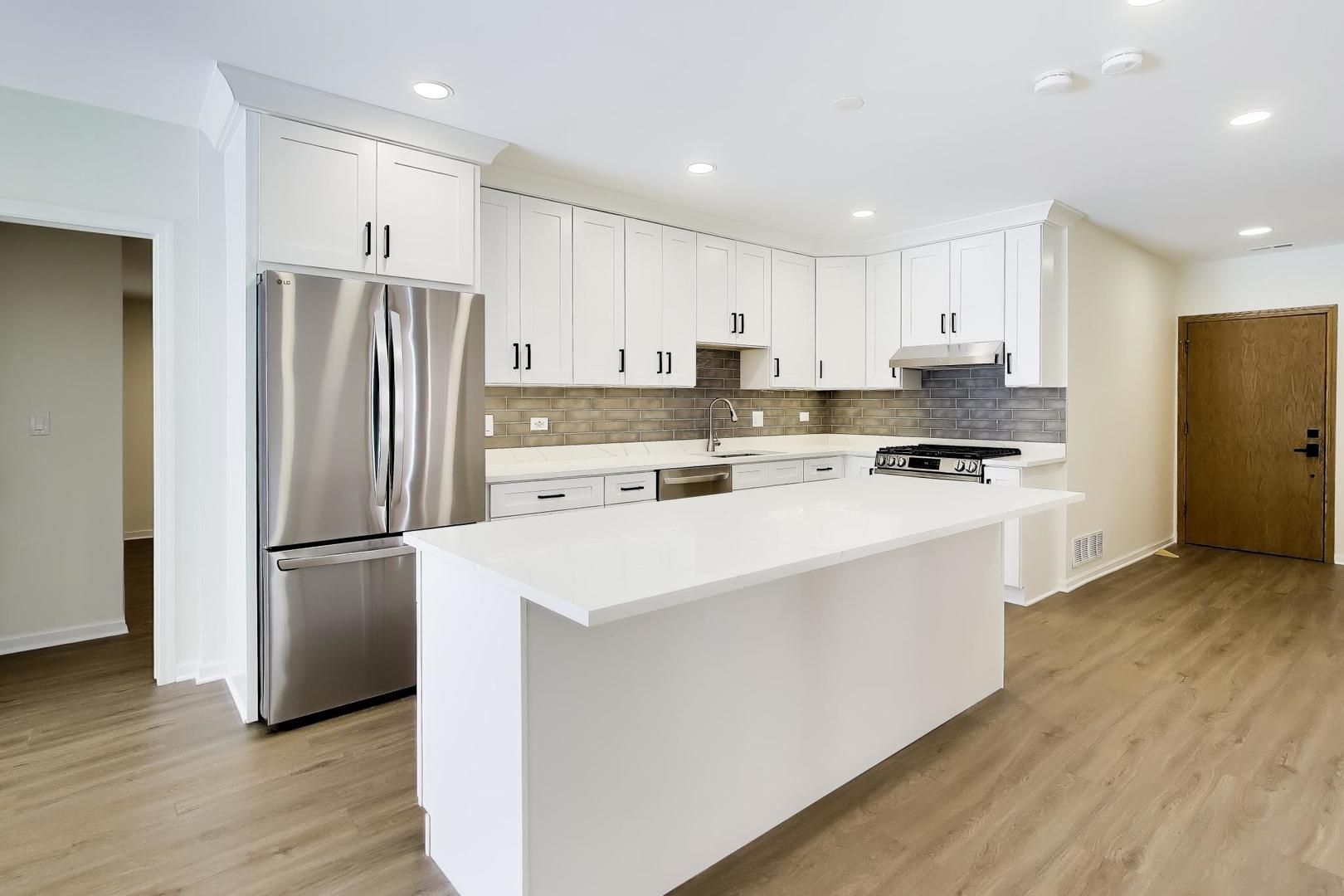 1209 E Davis Street #1, Arlington Heights, IL 60005