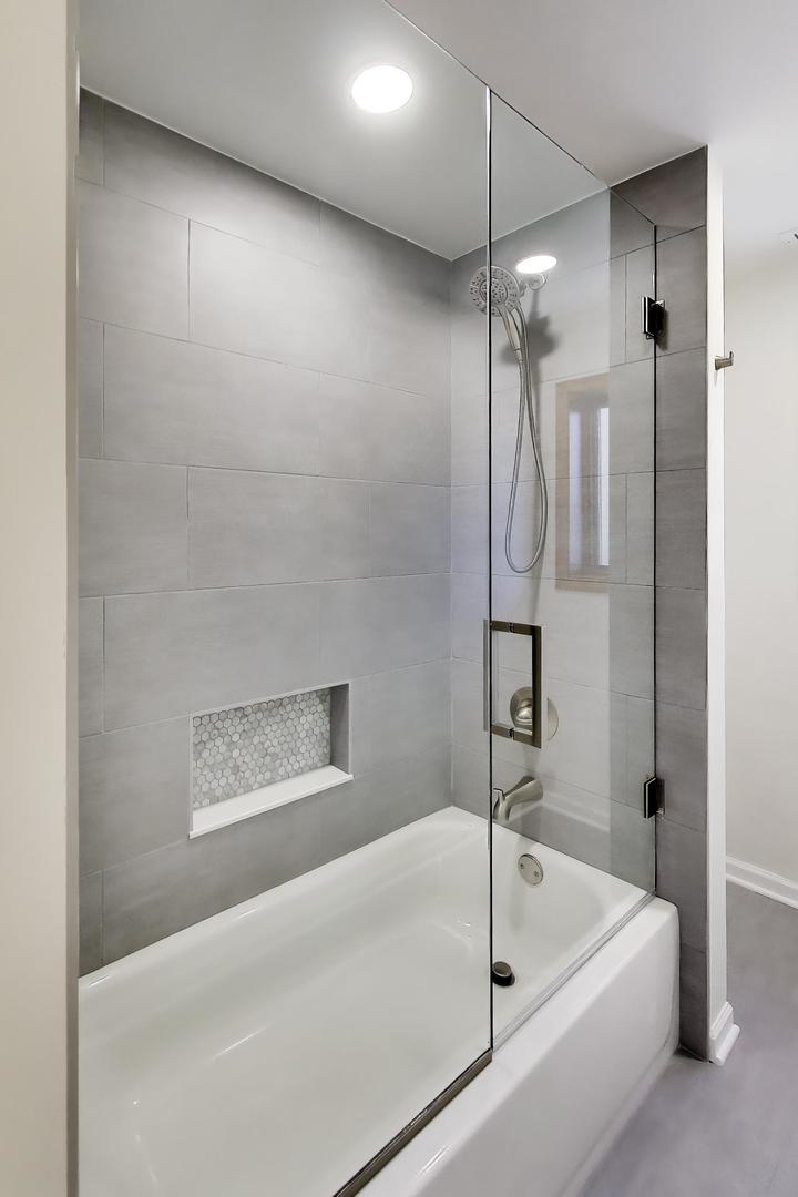 1209 E Davis Street #1, Arlington Heights, IL 60005