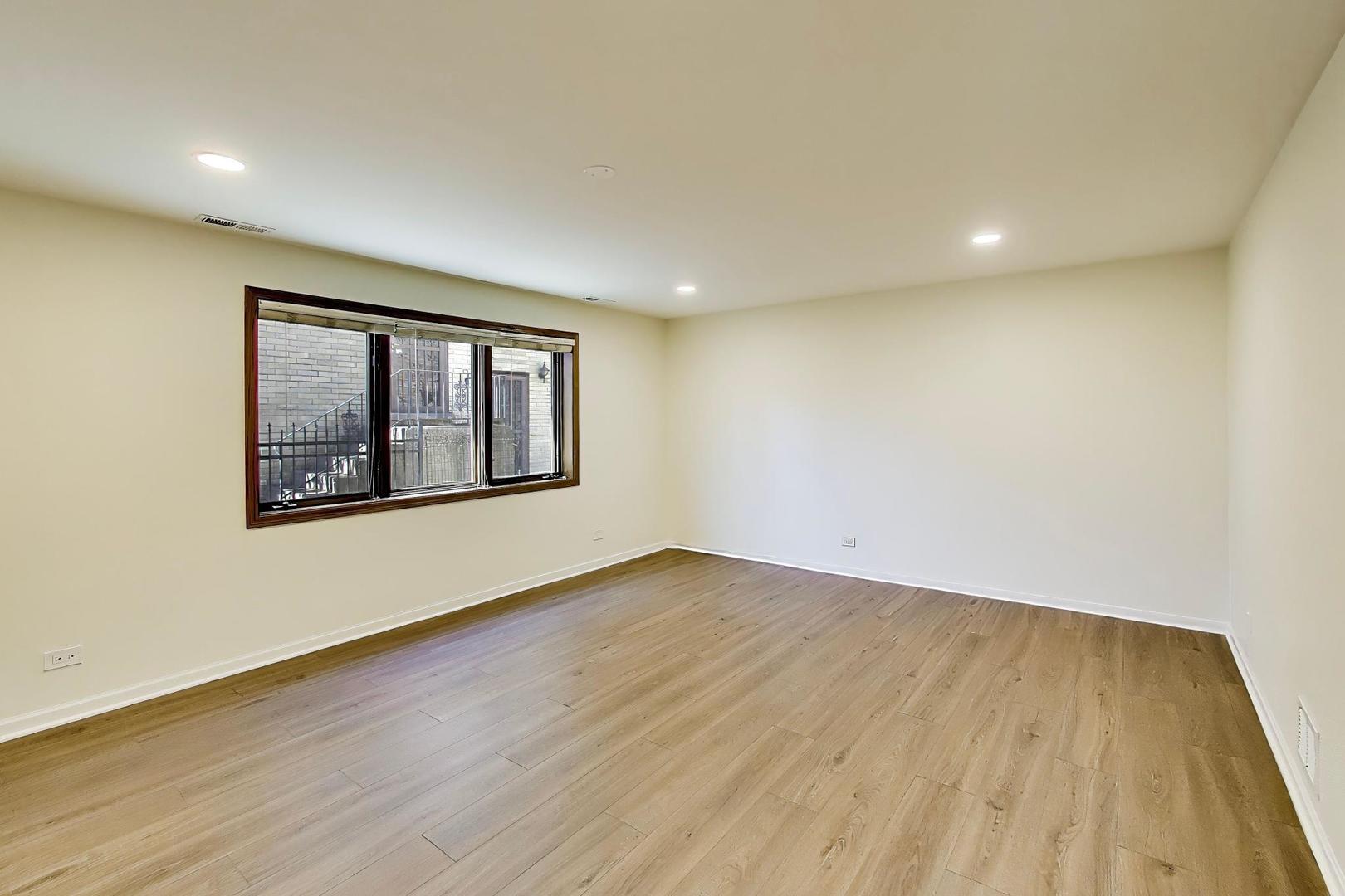 1209 E Davis Street #1, Arlington Heights, IL 60005