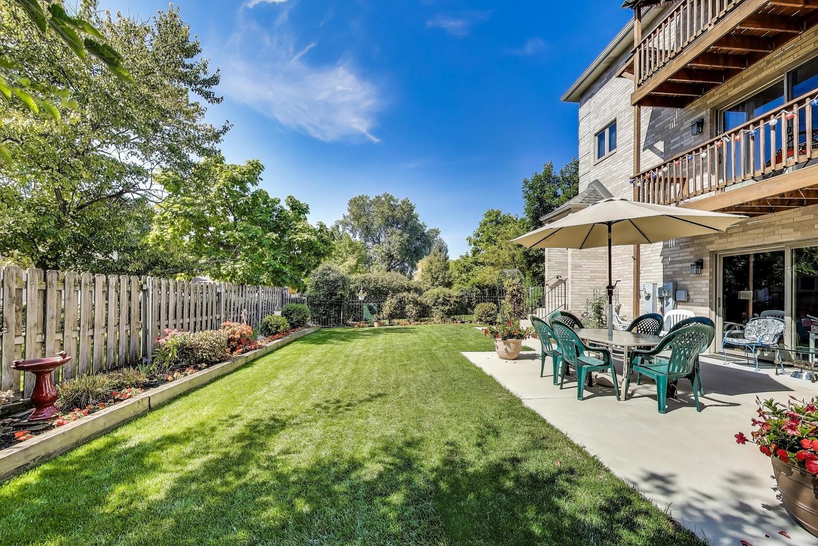 1209 E Davis Street #1, Arlington Heights, IL 60005