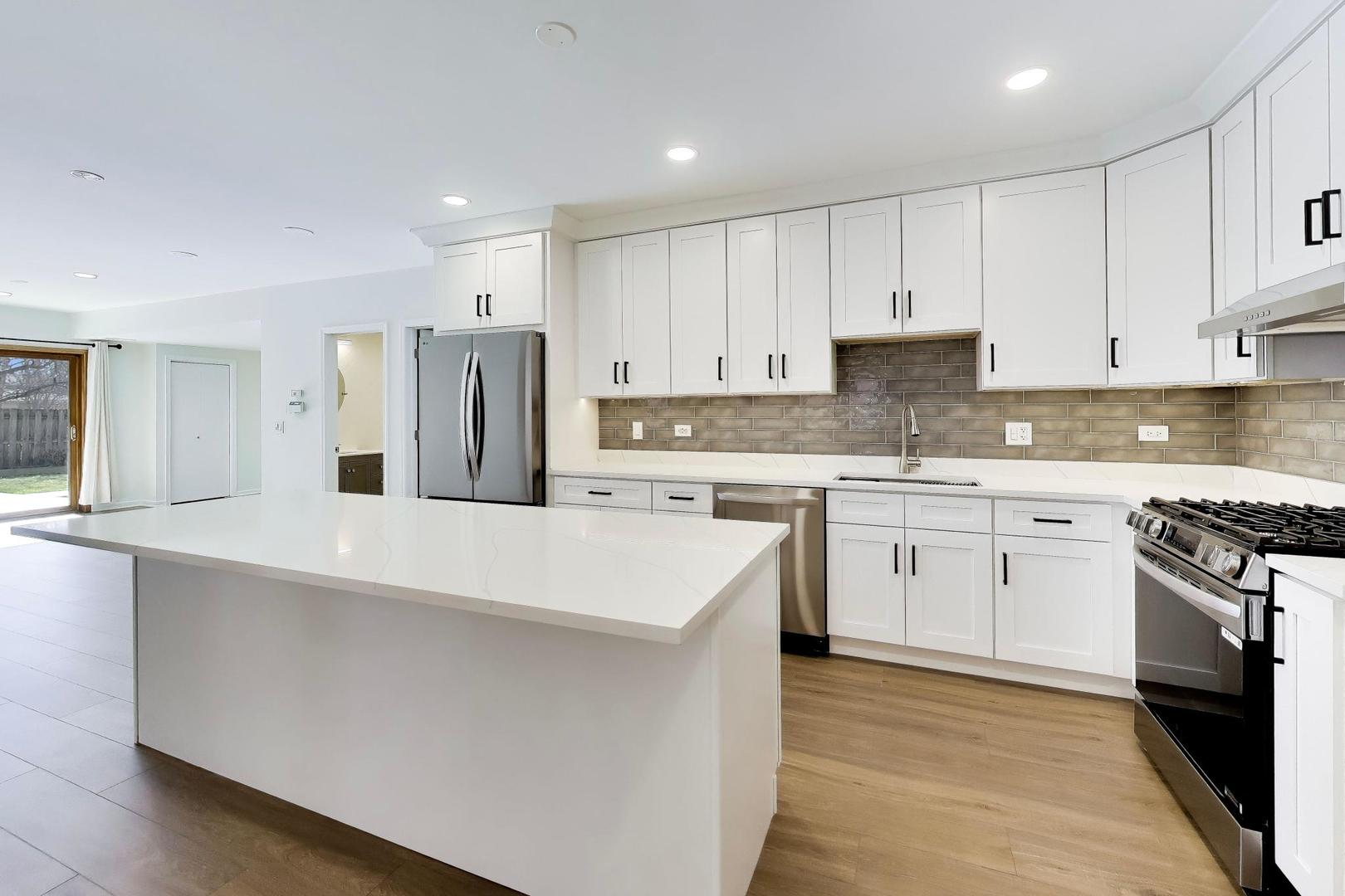 1209 E Davis Street #1, Arlington Heights, IL 60005