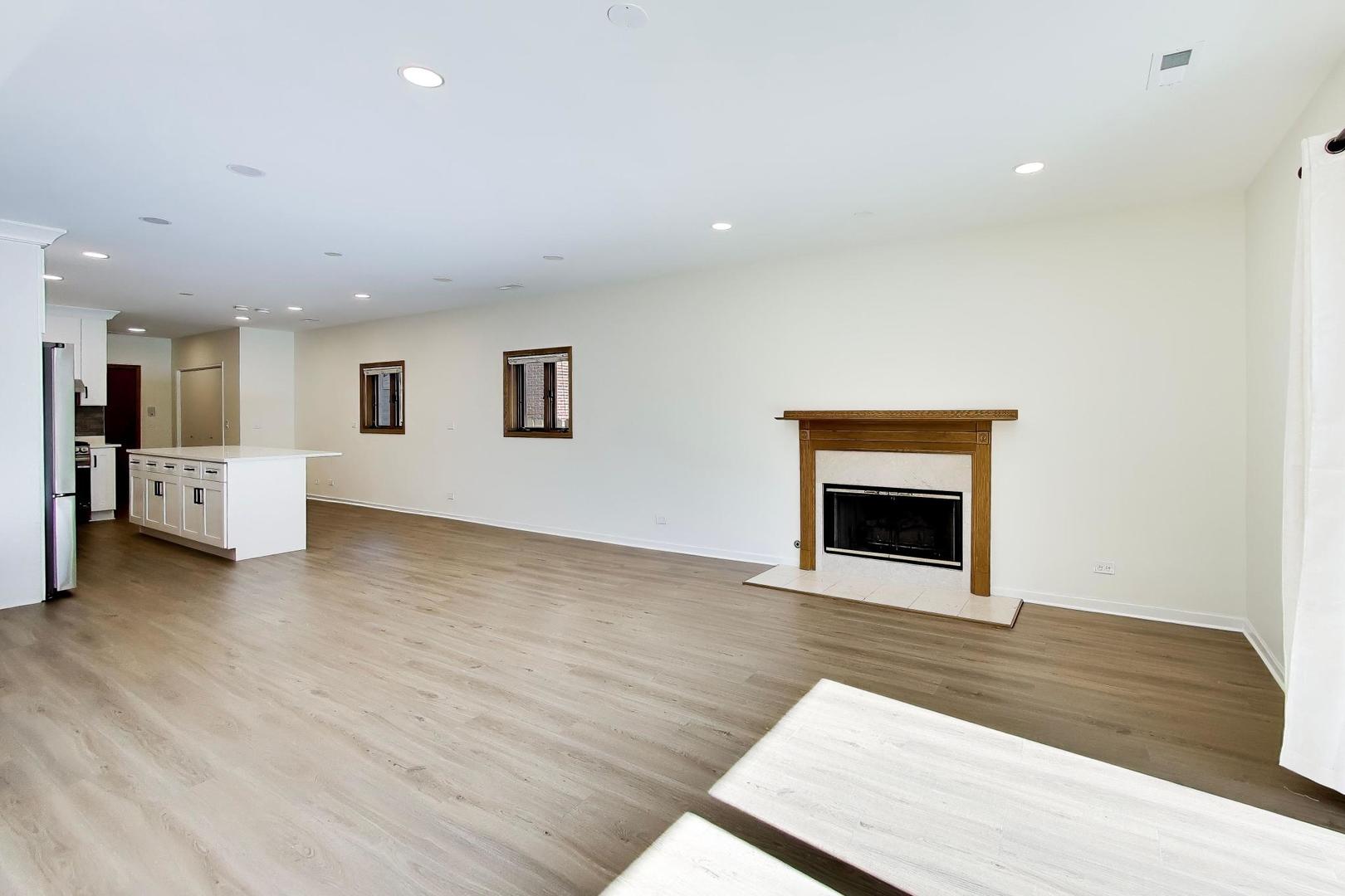 1209 E Davis Street #1, Arlington Heights, IL 60005