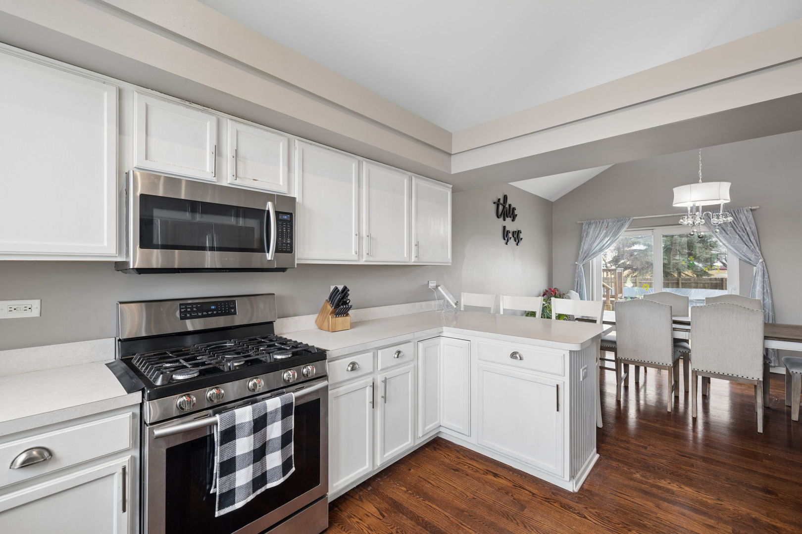 2401 Red Oak Court, Plainfield, IL 60586