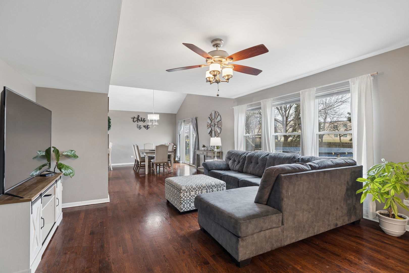 2401 Red Oak Court, Plainfield, IL 60586