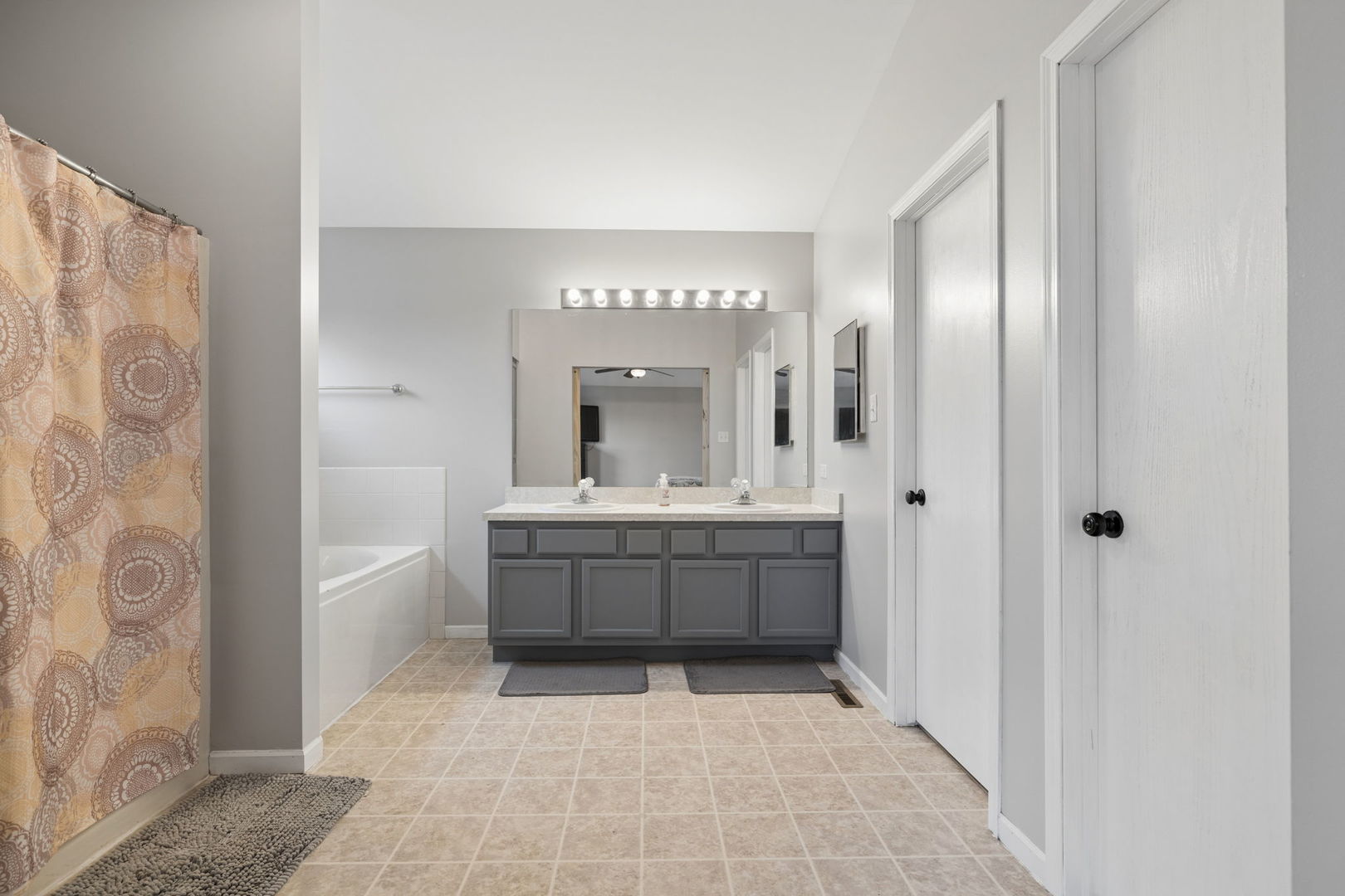 2401 Red Oak Court, Plainfield, IL 60586