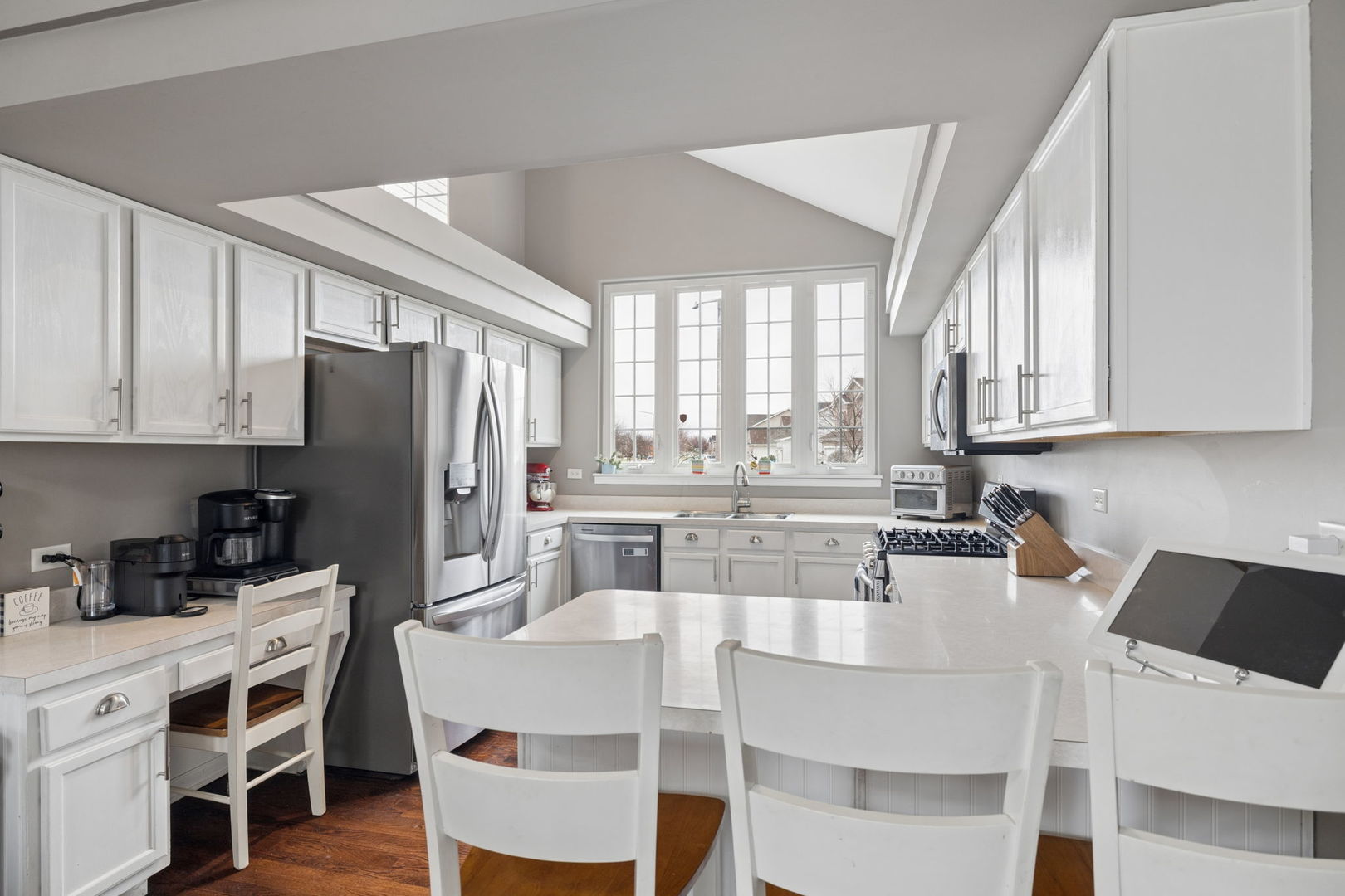 2401 Red Oak Court, Plainfield, IL 60586