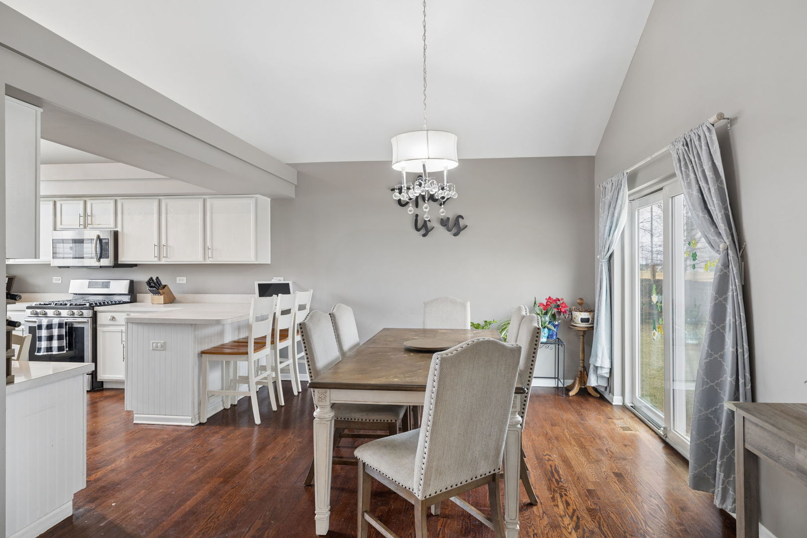 2401 Red Oak Court, Plainfield, IL 60586