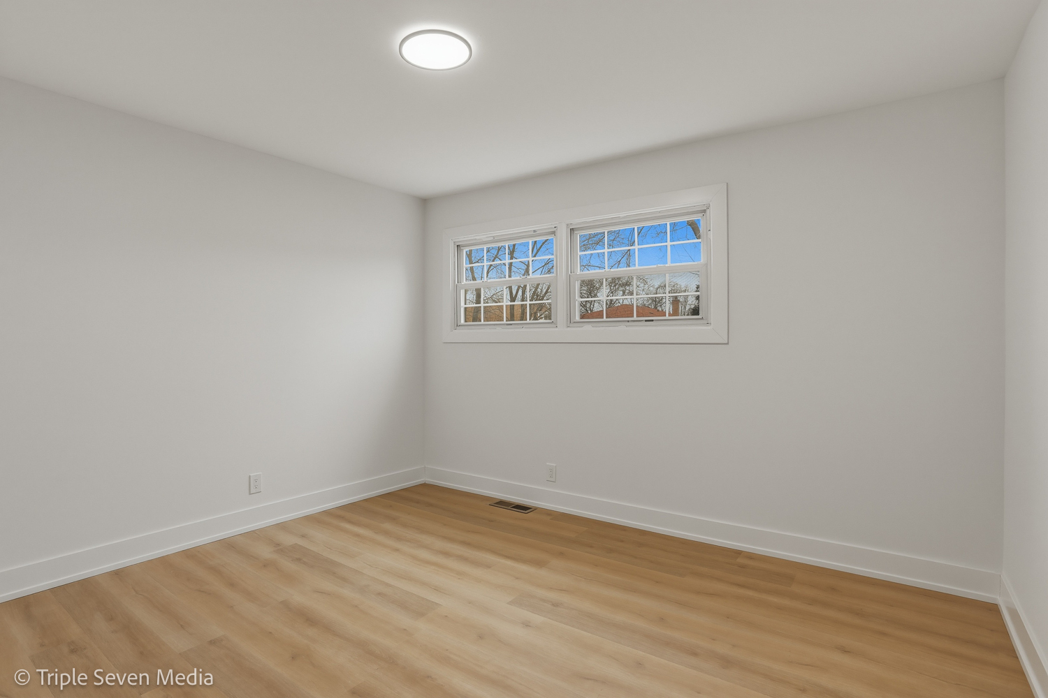 5831 W 81st Place, Burbank, IL 60459