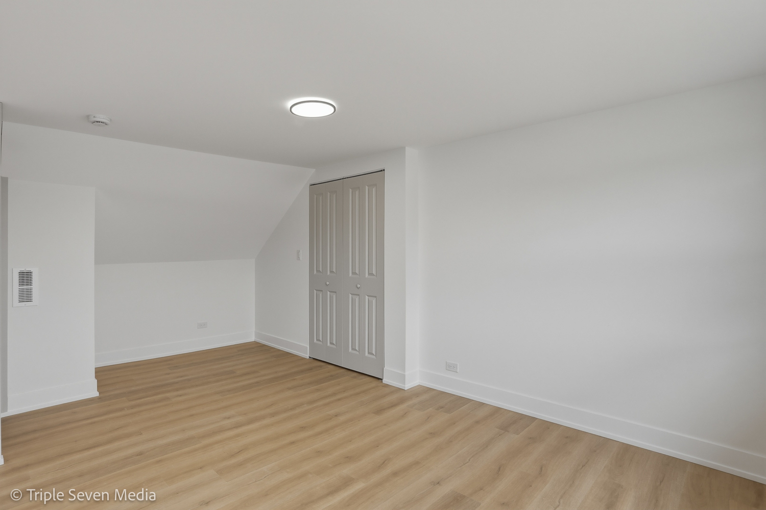 5831 W 81st Place, Burbank, IL 60459