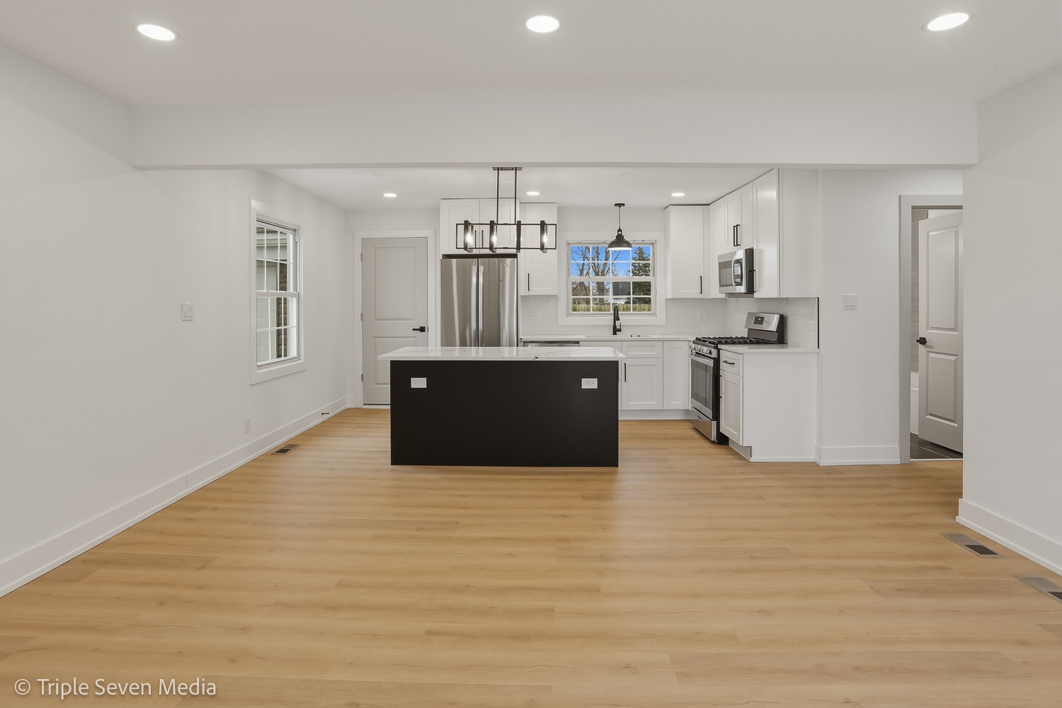 5831 W 81st Place, Burbank, IL 60459