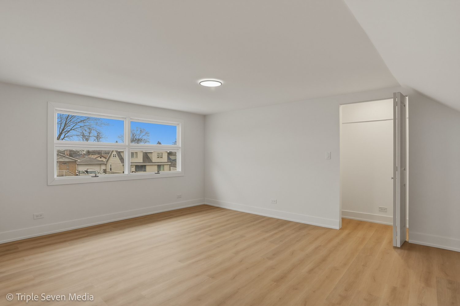 5831 W 81st Place, Burbank, IL 60459