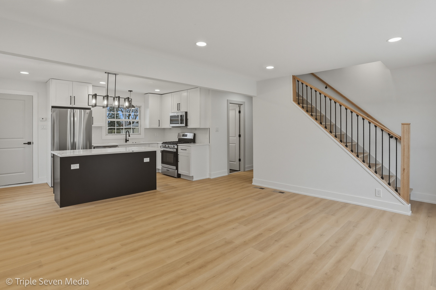 5831 W 81st Place, Burbank, IL 60459