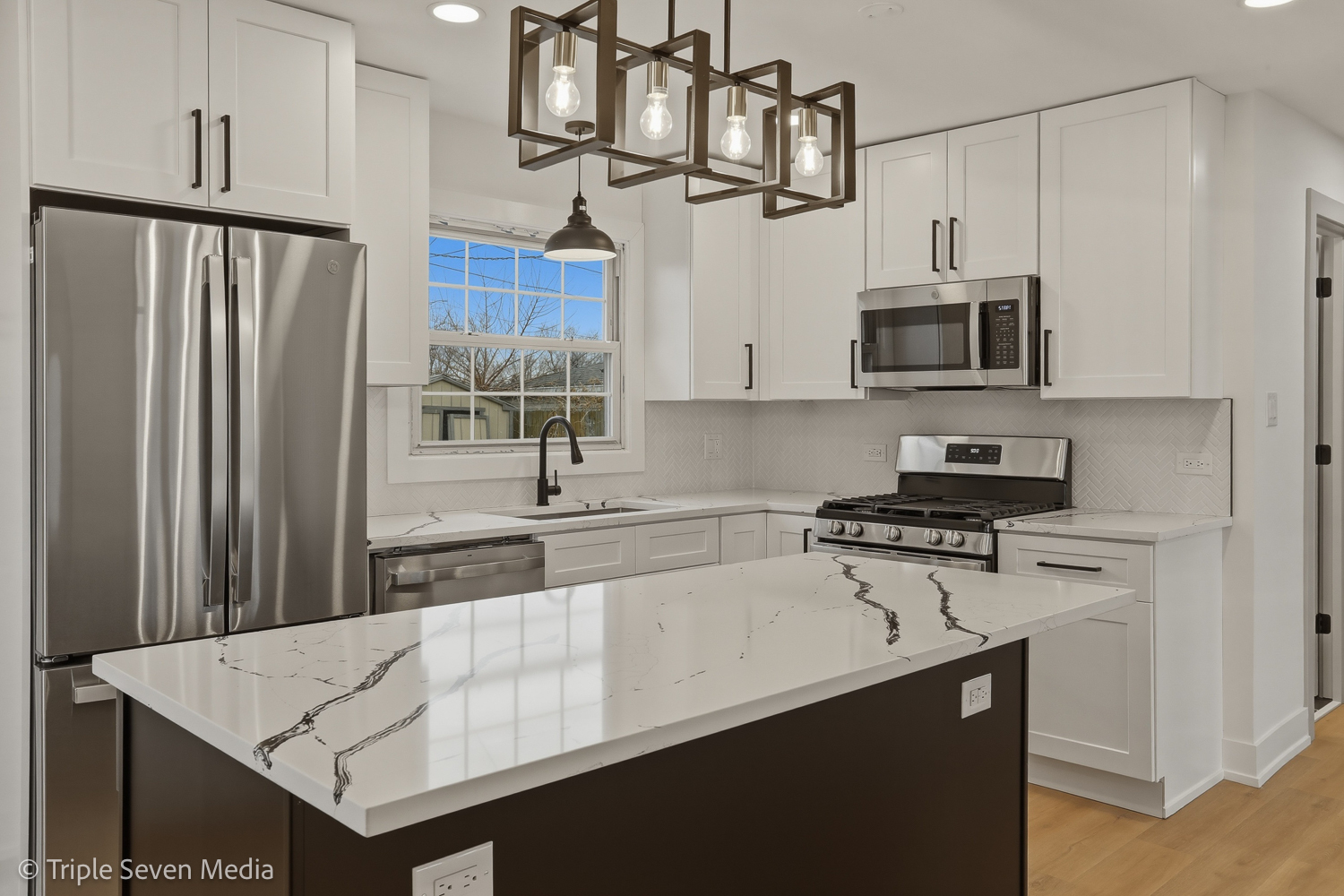 5831 W 81st Place, Burbank, IL 60459