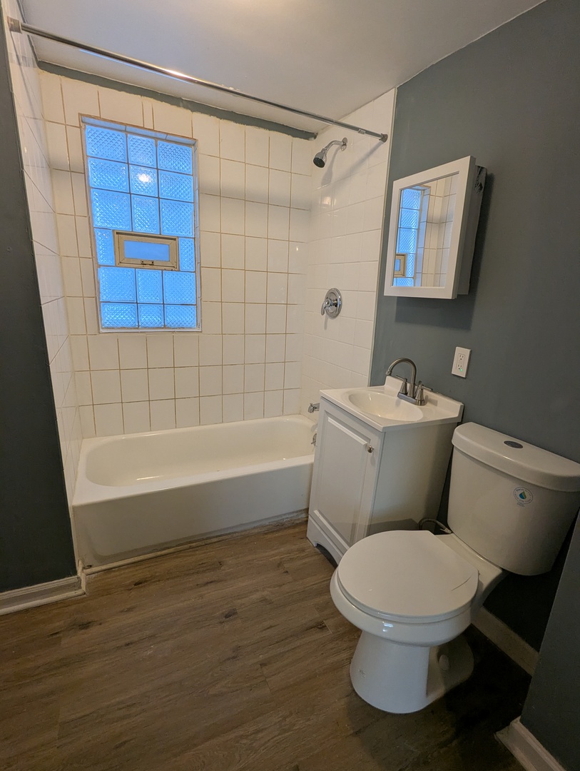 8444 S Escanaba Avenue, Chicago, IL 60617