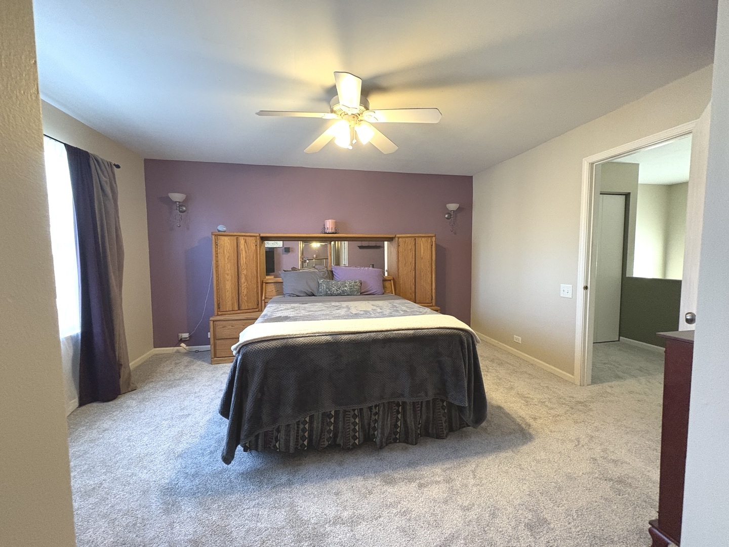 2038 College Green Drive, Elgin, IL 60123