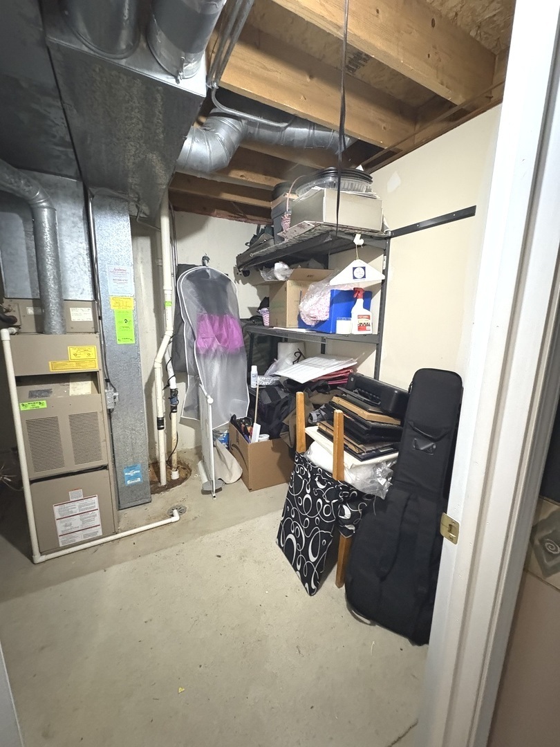 2038 College Green Drive, Elgin, IL 60123