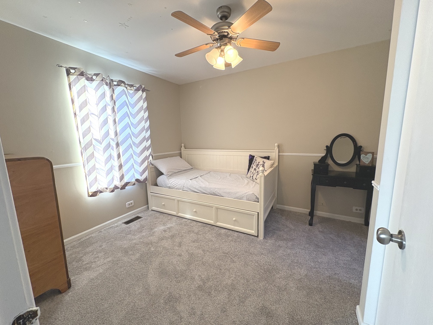 2038 College Green Drive, Elgin, IL 60123