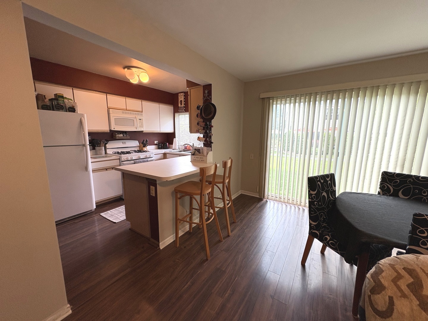 2038 College Green Drive, Elgin, IL 60123