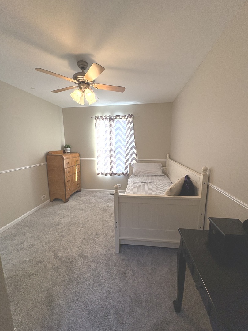 2038 College Green Drive, Elgin, IL 60123