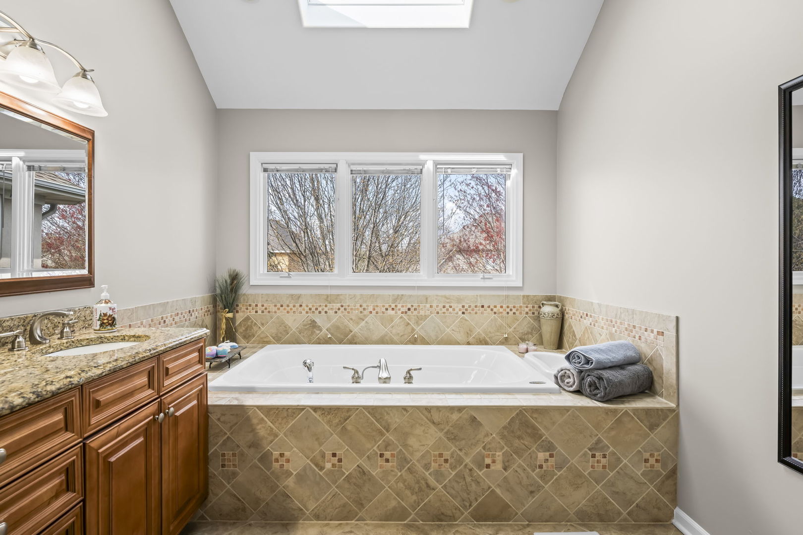 2711 Deering Bay Drive, Naperville, IL 60564