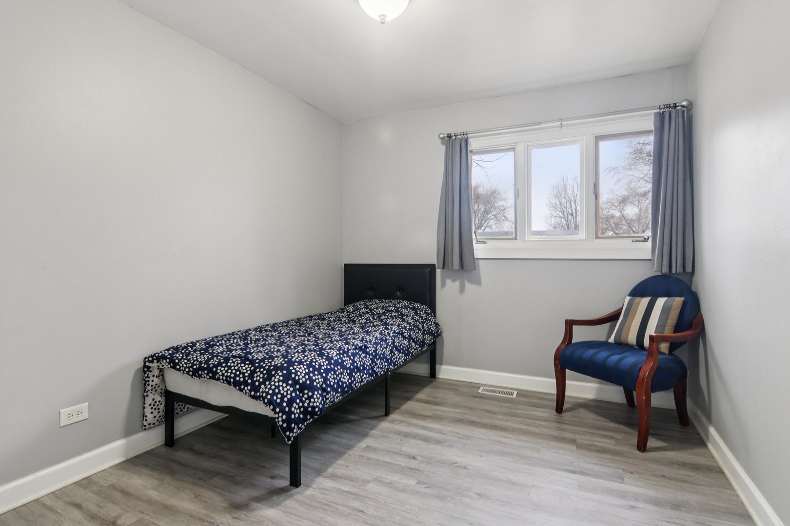 1625 Dennison Road, Hoffman Estates, IL 60169