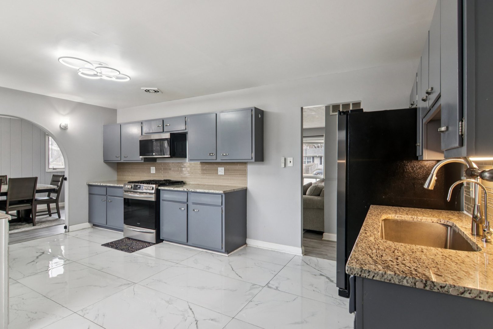 1625 Dennison Road, Hoffman Estates, IL 60169