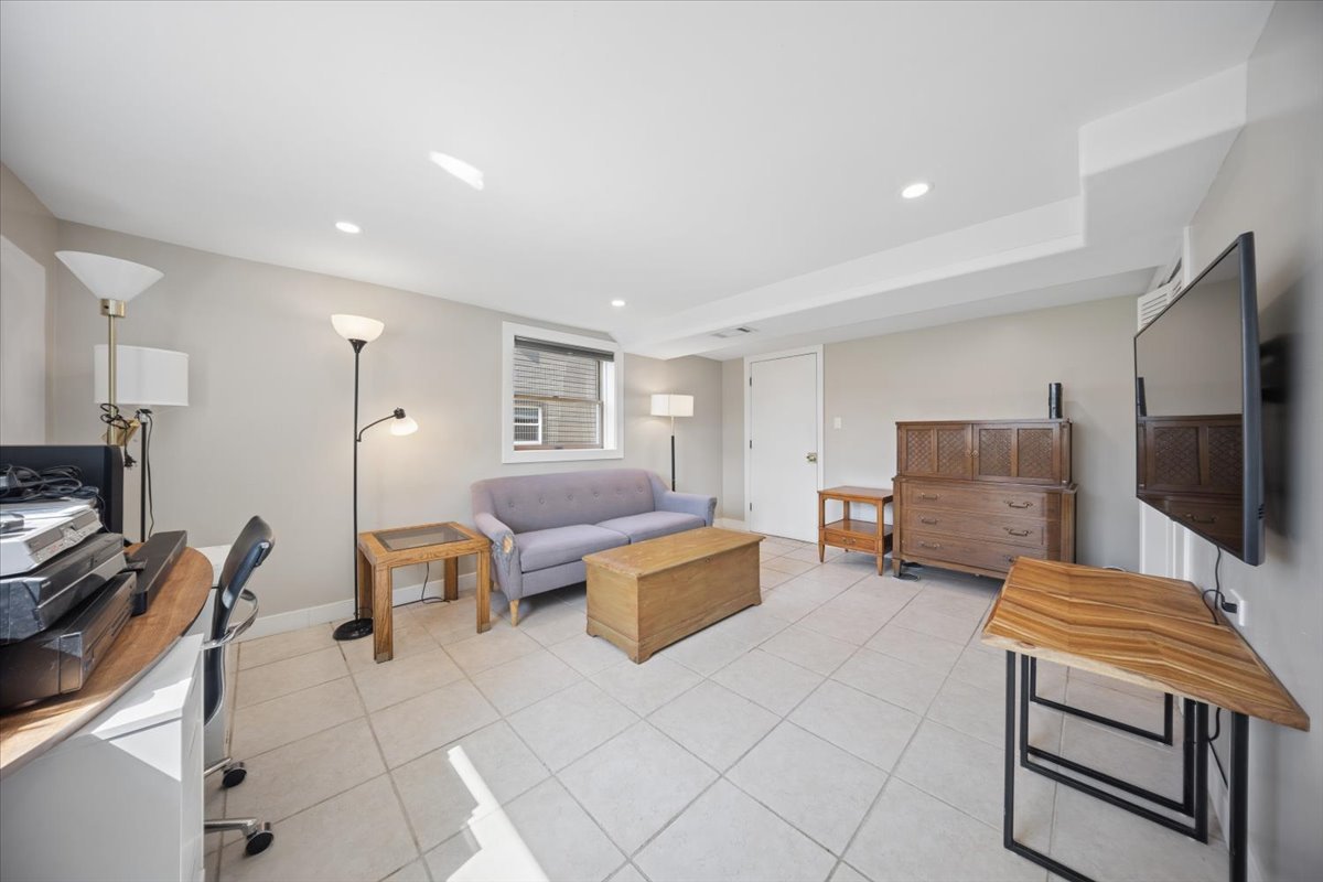 703 Westmere Road, Des Plaines, IL 60016