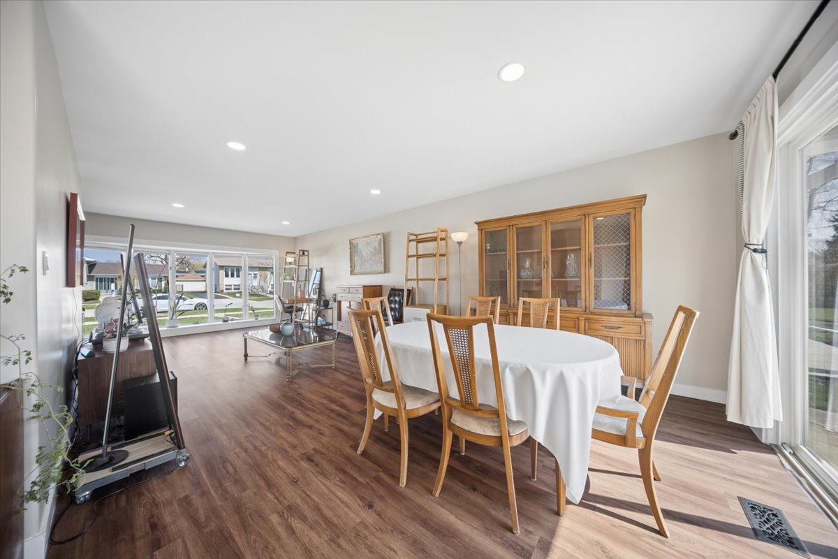 703 Westmere Road, Des Plaines, IL 60016