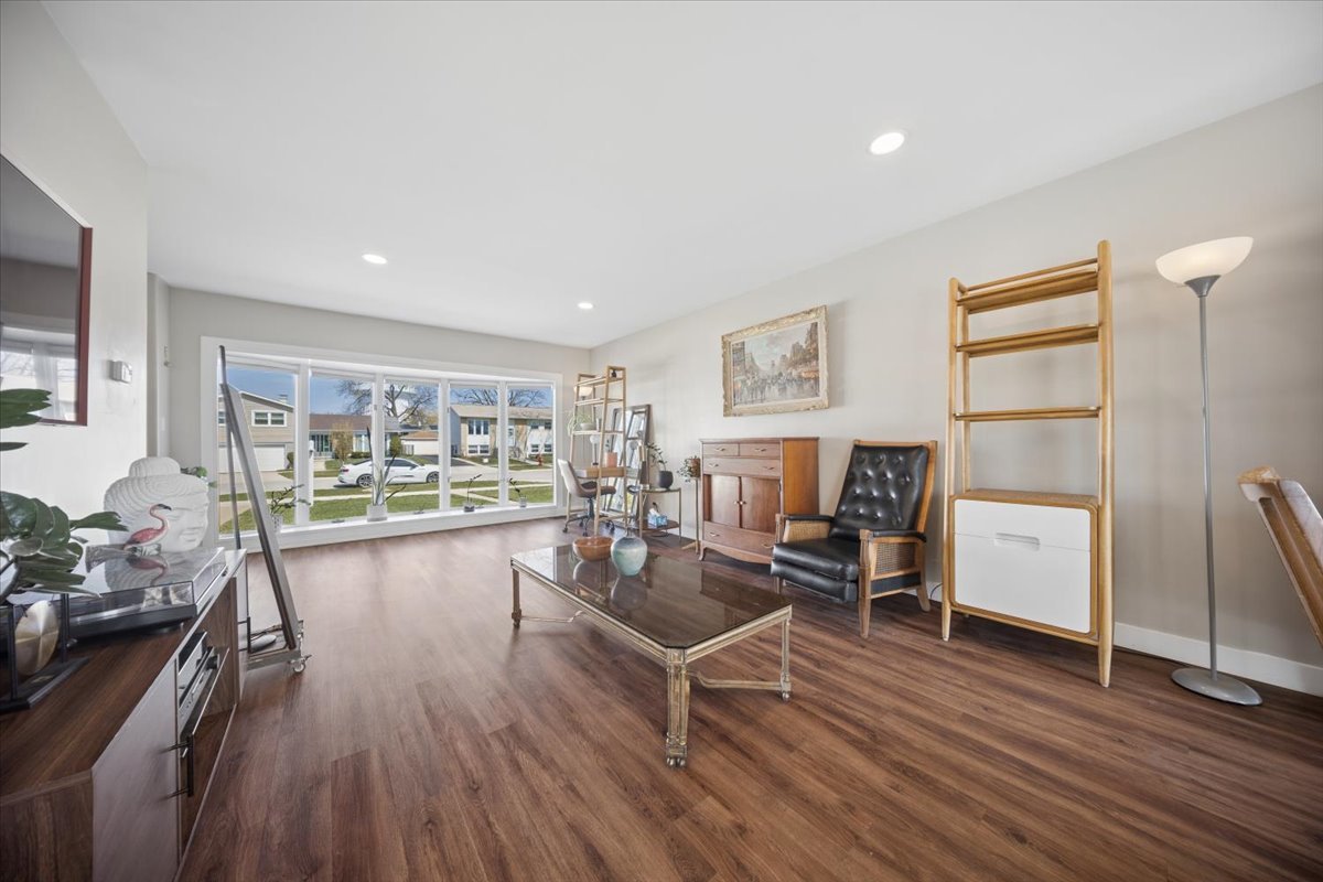 703 Westmere Road, Des Plaines, IL 60016