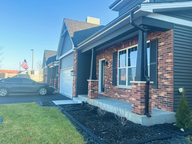 2048 Waters Edge Drive, Minooka, IL 60447