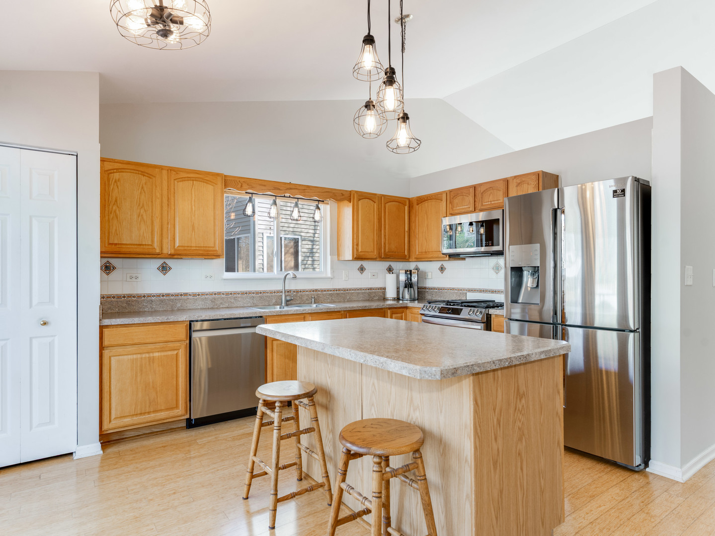 2013 Lyndhurst Lane, Aurora, IL 60503