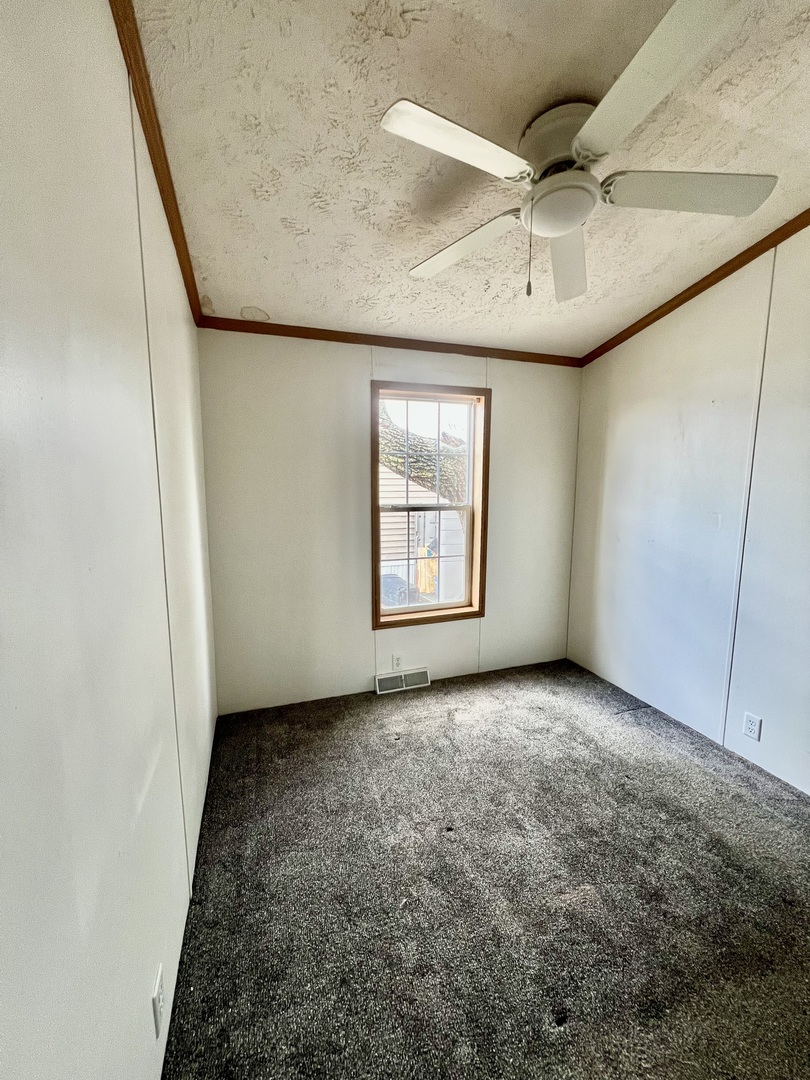 1304 Lauren Drive, Sandwich, IL 60548