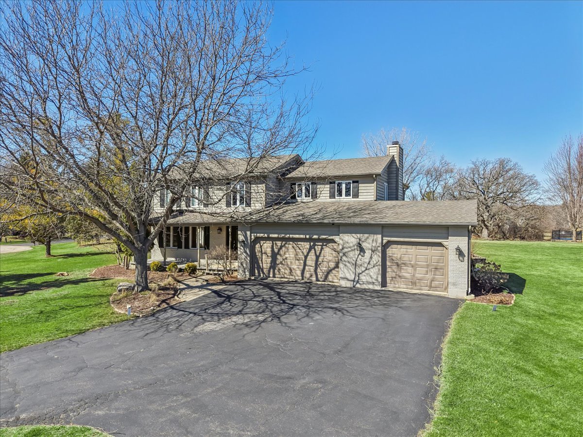 209 Mooregate Trail, Hawthorn Woods, IL 60047