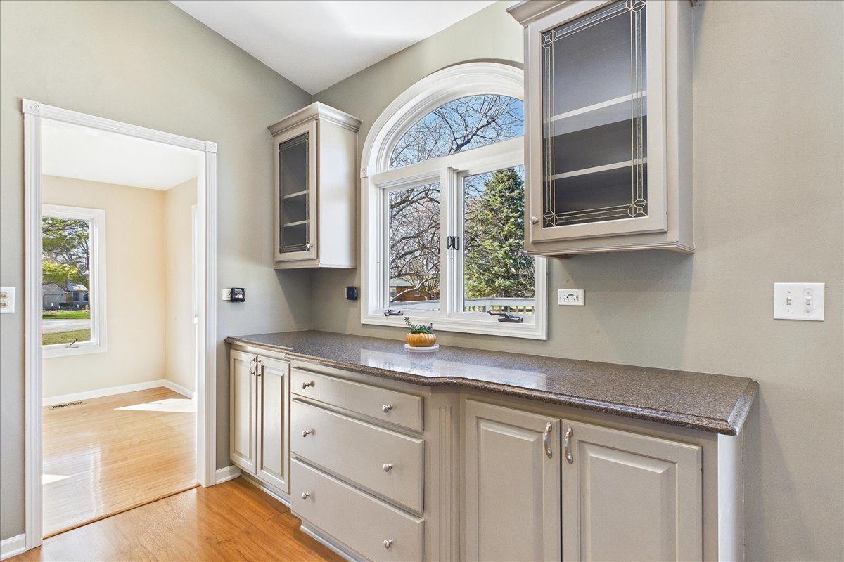 209 Mooregate Trail, Hawthorn Woods, IL 60047