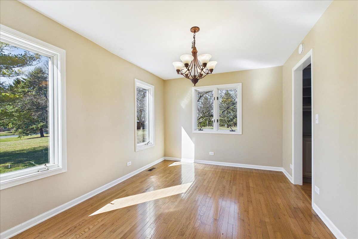 209 Mooregate Trail, Hawthorn Woods, IL 60047