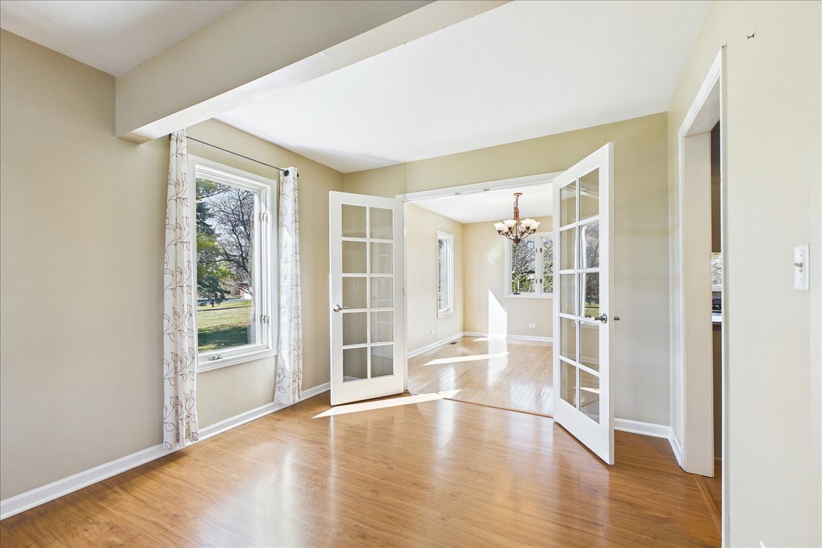 209 Mooregate Trail, Hawthorn Woods, IL 60047