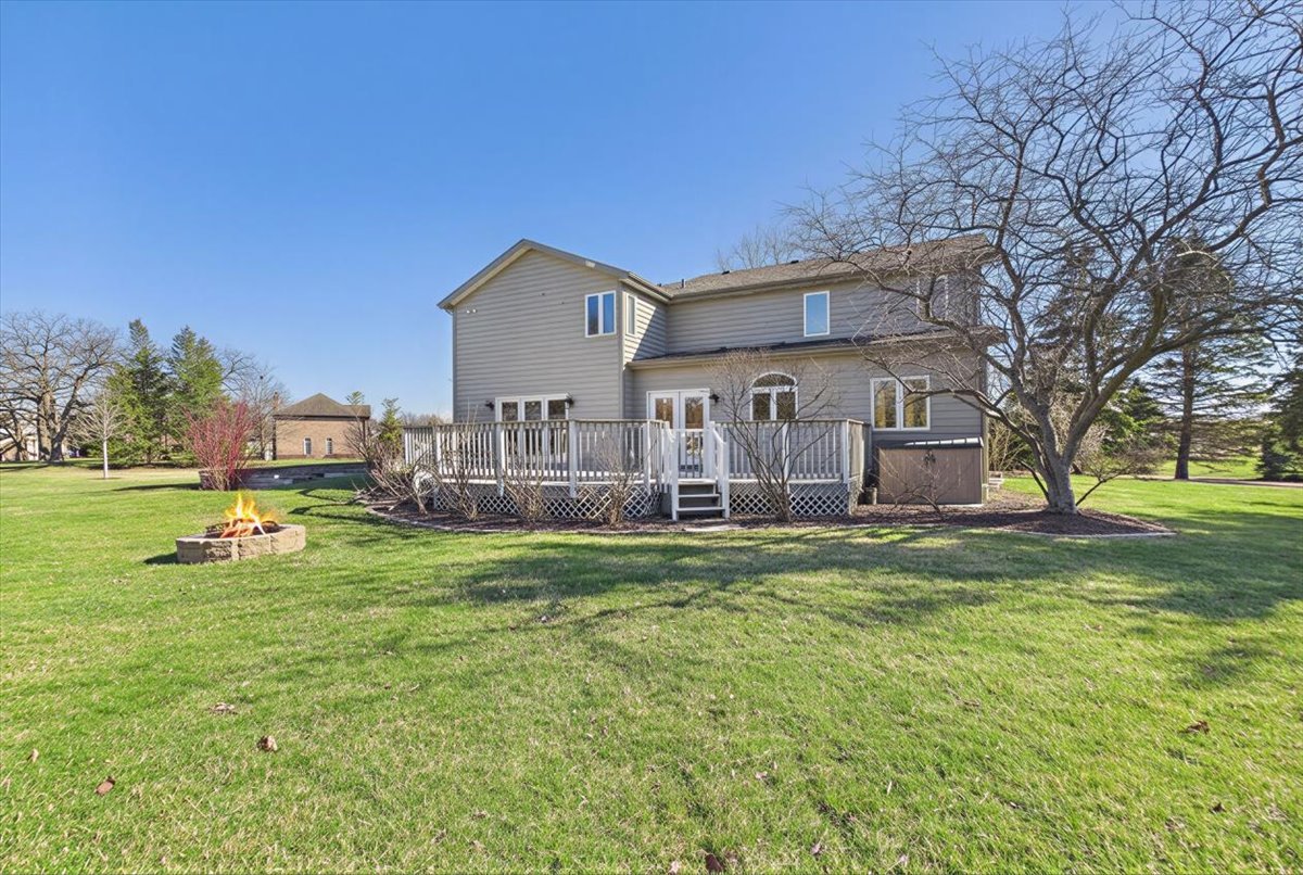 209 Mooregate Trail, Hawthorn Woods, IL 60047