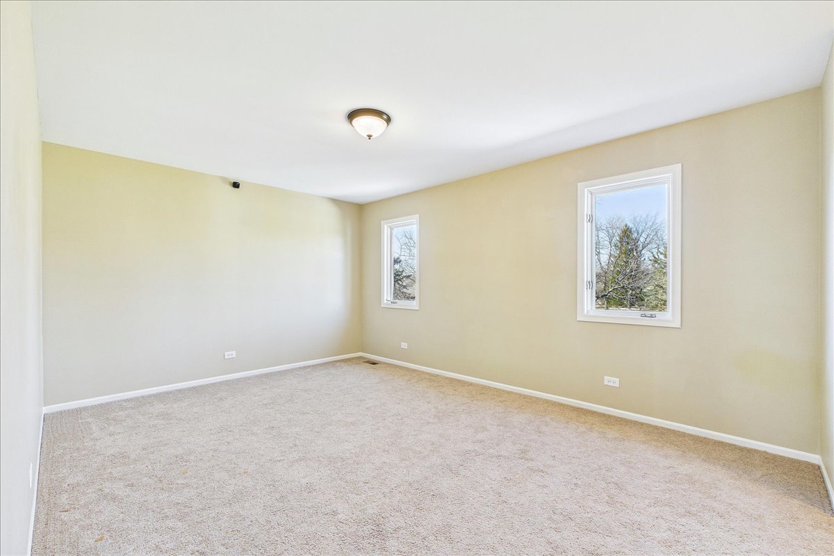 209 Mooregate Trail, Hawthorn Woods, IL 60047