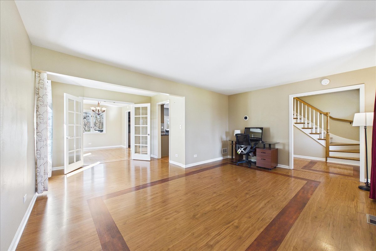 209 Mooregate Trail, Hawthorn Woods, IL 60047